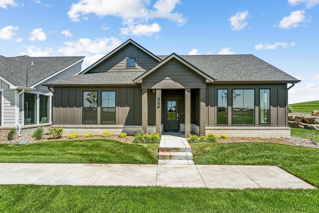2620 W Shearwater St, Wichita, KS 67204