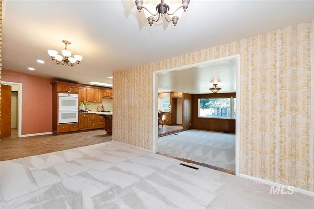 7634 W Cambridge Dr, Boise, ID 83704