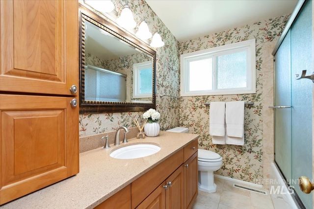 7634 W Cambridge Dr, Boise, ID 83704