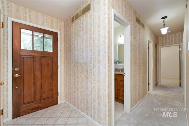 7634 W Cambridge Dr, Boise, ID 83704