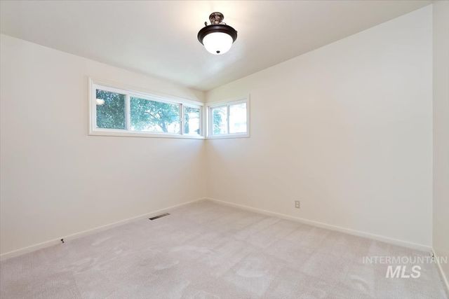 7634 W Cambridge Dr, Boise, ID 83704