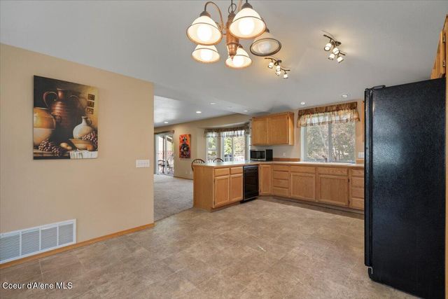 3089 E LAKE FOREST DR, Hayden Lake, ID 83835