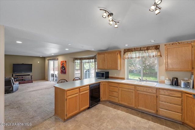 3089 E LAKE FOREST DR, Hayden Lake, ID 83835