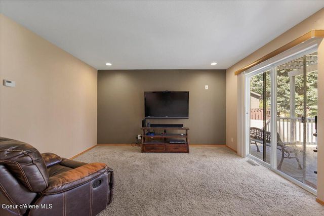 3089 E LAKE FOREST DR, Hayden Lake, ID 83835