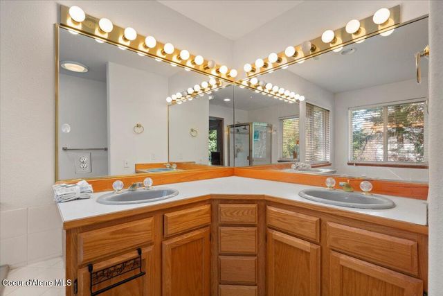 3089 E LAKE FOREST DR, Hayden Lake, ID 83835