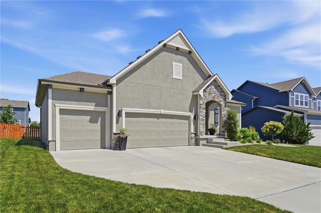 131 SE Briar Valley Lane, Blue Springs, MO 64064