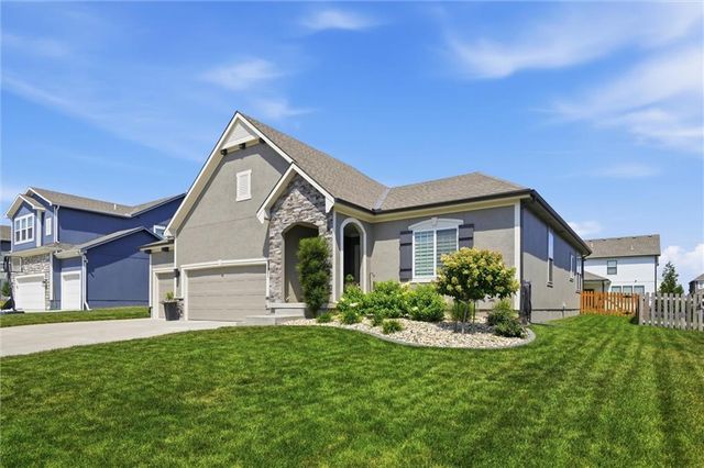 131 SE Briar Valley Lane, Blue Springs, MO 64064
