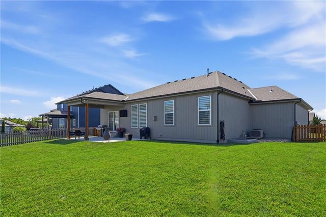 131 SE Briar Valley Lane, Blue Springs, MO 64064