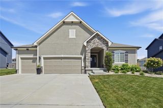 131 SE Briar Valley Lane, Blue Springs, MO 64064