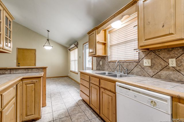 101 Sylvester, Poth, TX 78147