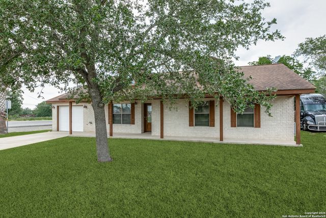 101 Sylvester, Poth, TX 78147