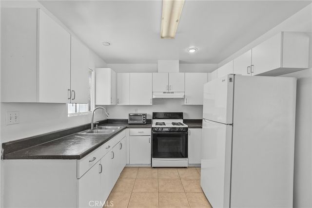 6906 Alabama, Canoga Park, CA 91303