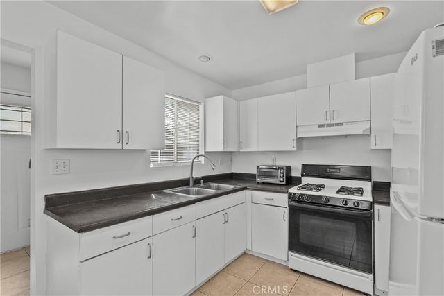 6906 Alabama, Canoga Park, CA 91303
