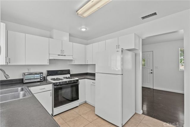 6906 Alabama, Canoga Park, CA 91303