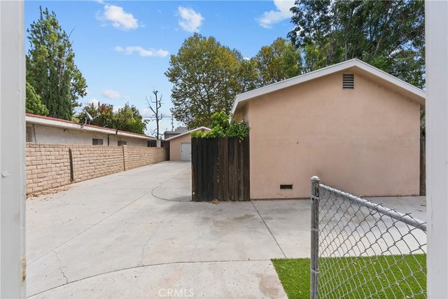 6906 Alabama, Canoga Park, CA 91303