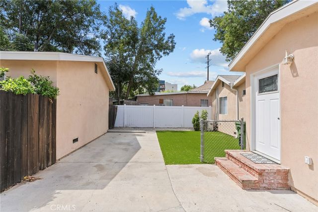 6906 Alabama, Canoga Park, CA 91303