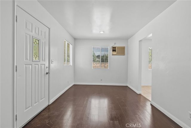 6906 Alabama, Canoga Park, CA 91303