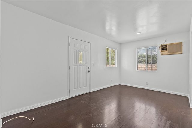 6906 Alabama, Canoga Park, CA 91303