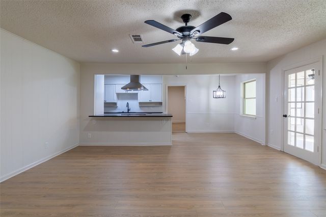 6192 Wrigley Way, Fort Worth, TX 76133