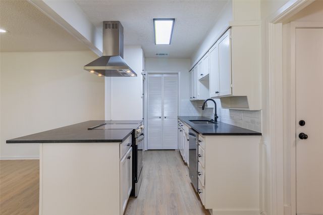 6192 Wrigley Way, Fort Worth, TX 76133