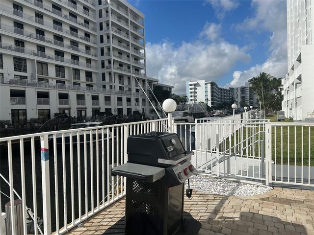 3100 NE 49th Street PH06, Fort Lauderdale, FL 33308