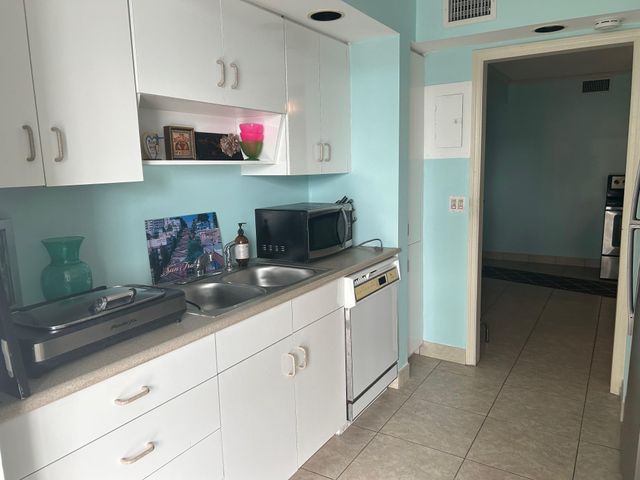 3100 NE 49th Street PH06, Fort Lauderdale, FL 33308