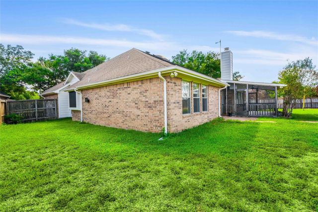 8823 Saratoga Drive, Sugar Land, TX 77479