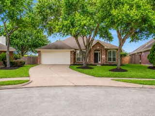 8823 Saratoga Drive, Sugar Land, TX 77479