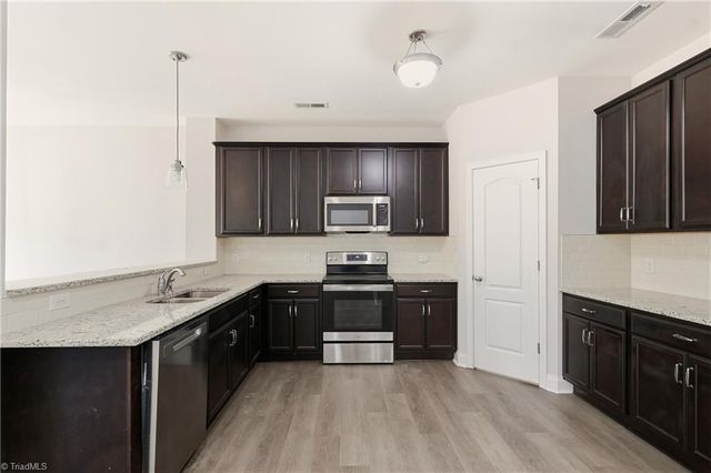 3439 River Farm Drive, Kernersville, NC 27284