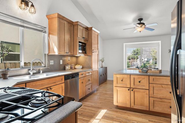 476 Talbot Ave, Santa Rosa, CA 95405