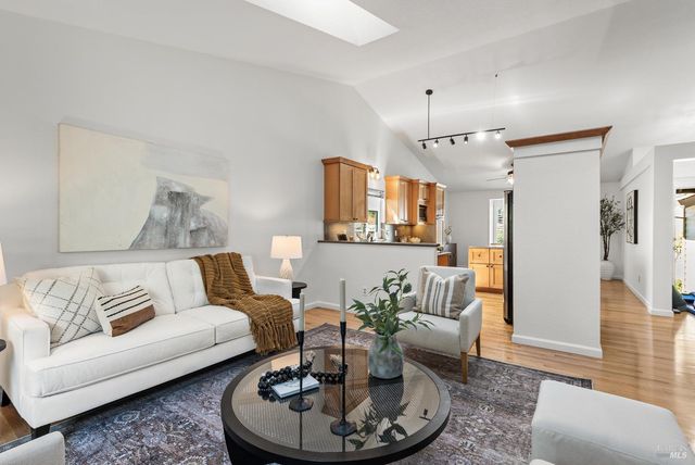 476 Talbot Ave, Santa Rosa, CA 95405