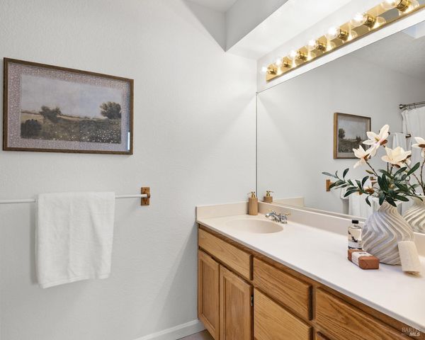 476 Talbot Ave, Santa Rosa, CA 95405