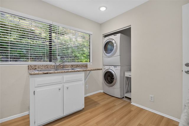 1350 E Tujunga, Burbank, CA 91501