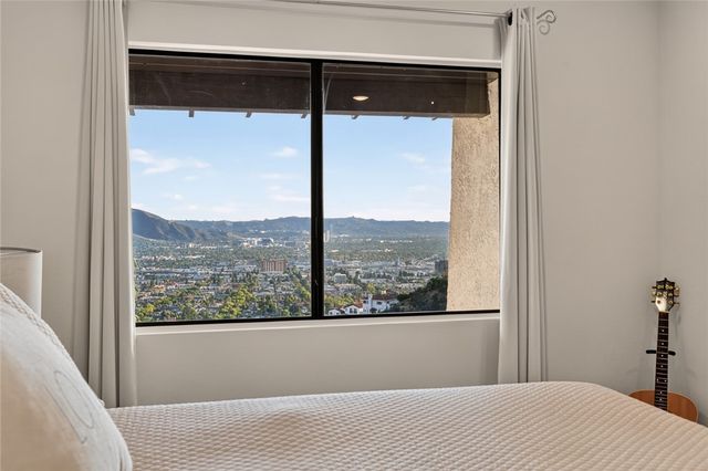 1350 E Tujunga, Burbank, CA 91501