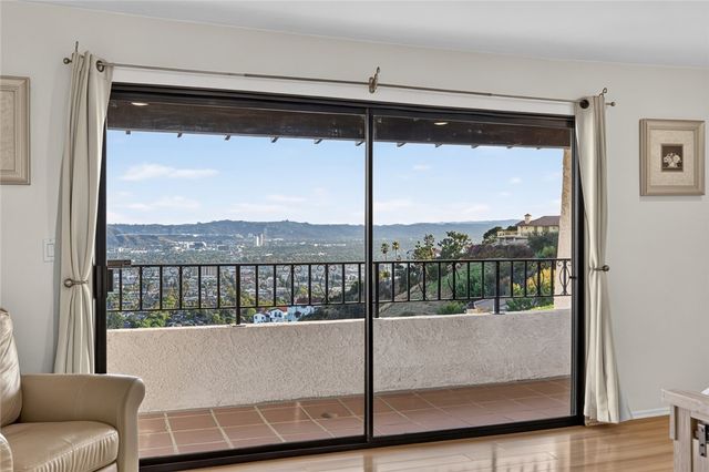1350 E Tujunga, Burbank, CA 91501