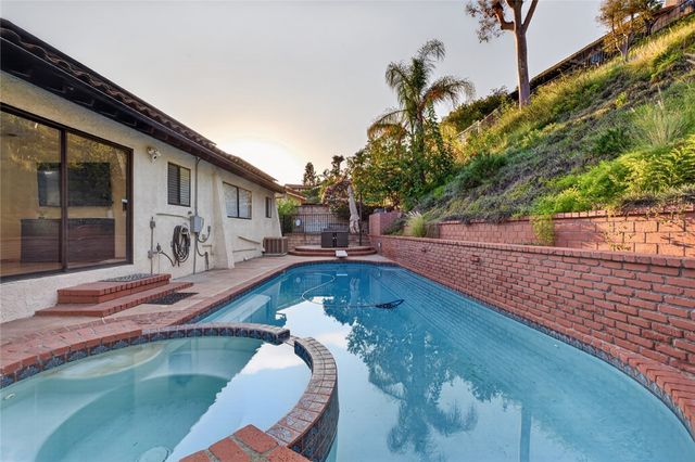 1350 E Tujunga, Burbank, CA 91501