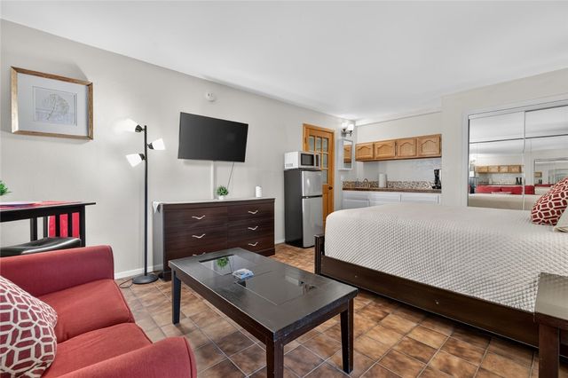 1350 E Tujunga, Burbank, CA 91501