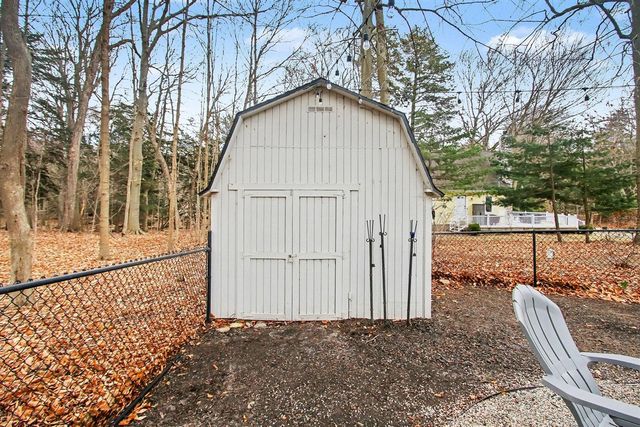 7149 Maple Avenue, South Haven, MI 49090