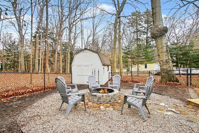 7149 Maple Avenue, South Haven, MI 49090