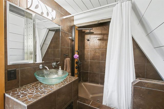 7149 Maple Avenue, South Haven, MI 49090