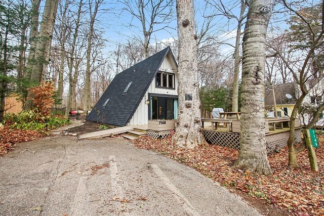 7149 Maple Avenue, South Haven, MI 49090