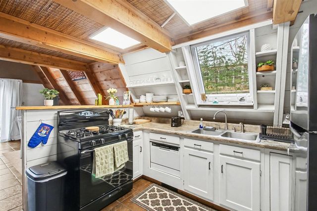 7149 Maple Avenue, South Haven, MI 49090