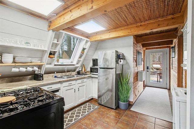 7149 Maple Avenue, South Haven, MI 49090