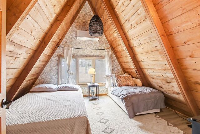 7149 Maple Avenue, South Haven, MI 49090