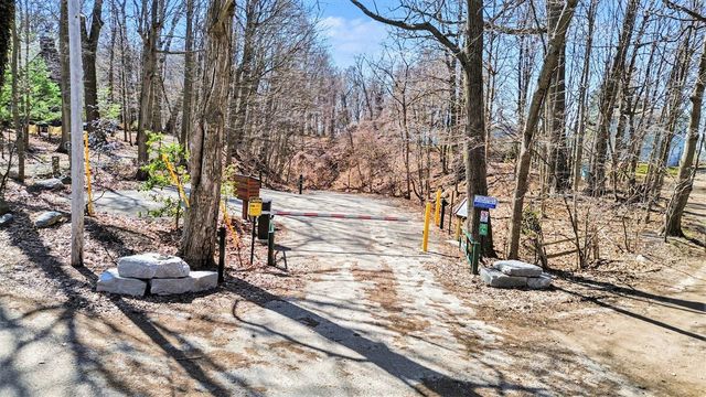 7149 Maple Avenue, South Haven, MI 49090