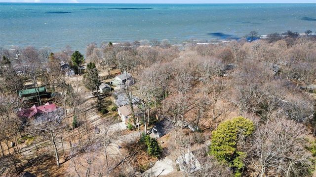 7149 Maple Avenue, South Haven, MI 49090