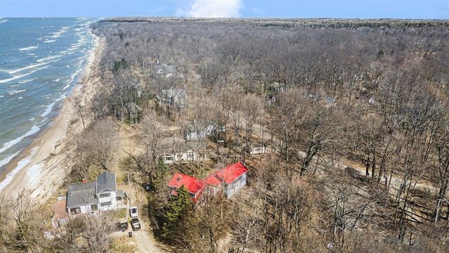 7149 Maple Avenue, South Haven, MI 49090