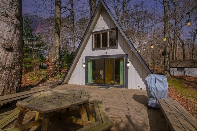 7149 Maple Avenue, South Haven, MI 49090