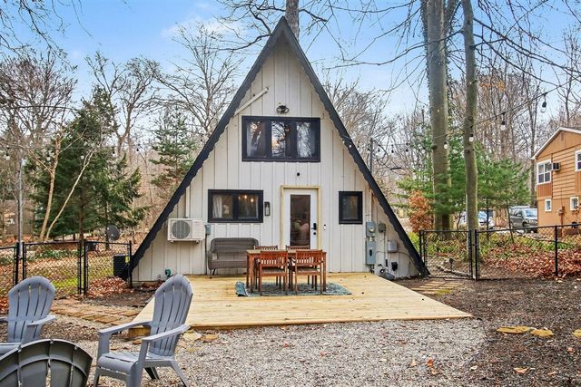 7149 Maple Avenue, South Haven, MI 49090