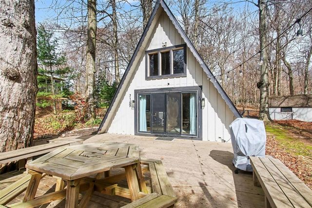 7149 Maple Avenue, South Haven, MI 49090